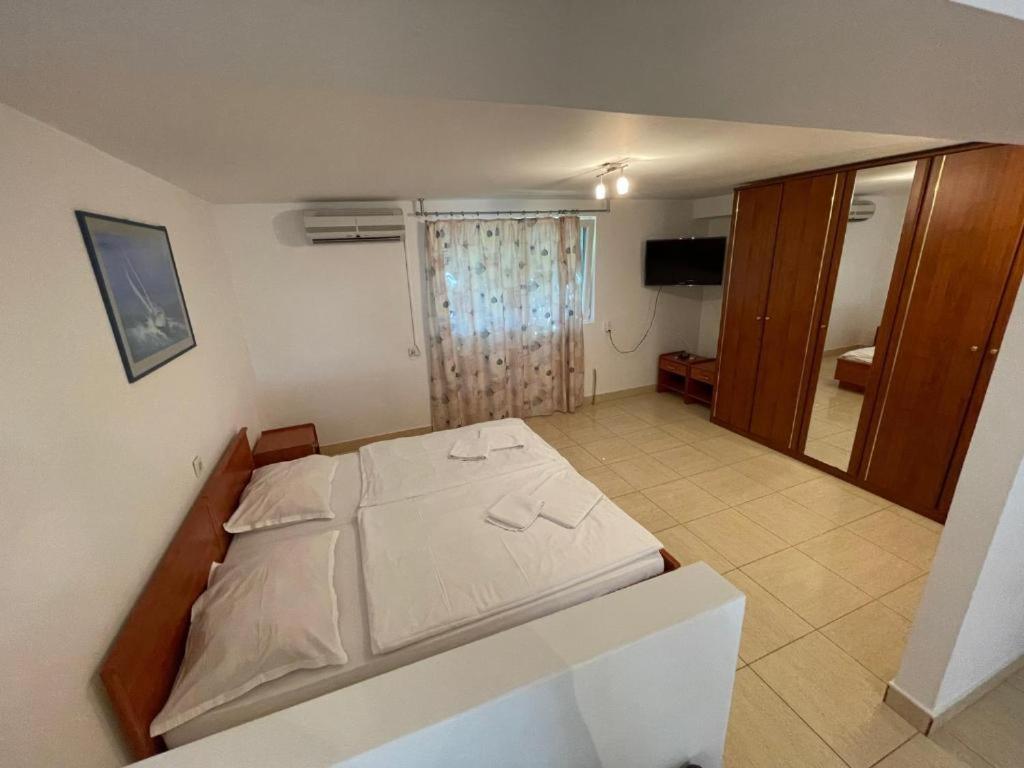 Bellevue Rooms Stara Baška Exterior foto