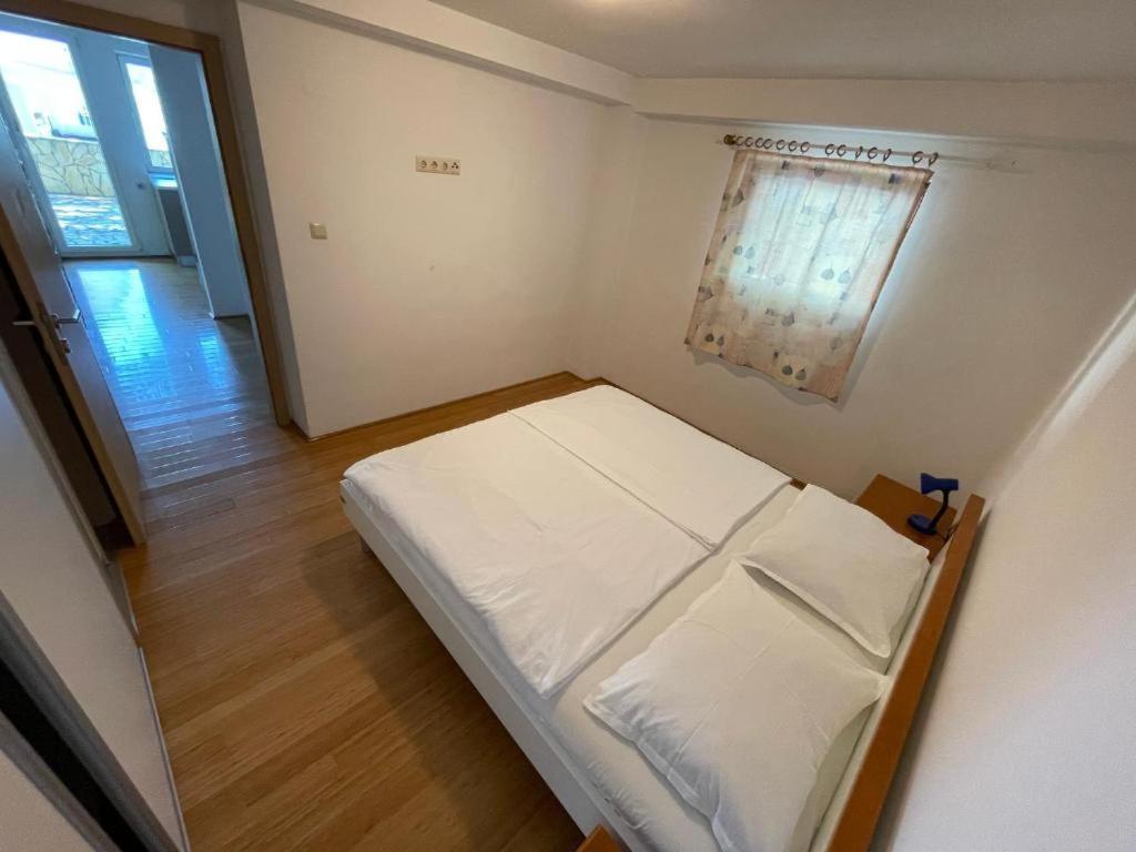 Bellevue Rooms Stara Baška Exterior foto